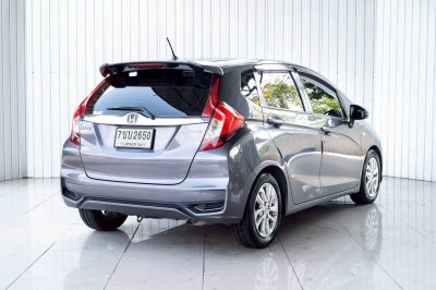 HONDA JAZZ, 1.5 i-VTEC V+ ปี 2017 สีเทา โฉม ปี14-ปัจจุบัน