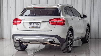BENZ GLA-CLASS, 200 ปี 2015 สีขาวโฉม W156 ปี14-20