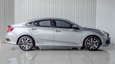 HONDA CIVIC, 1.8 EL ปี 2017 สีเทา โฉม FC-FK ปี16-21