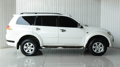 MITSUBISHI PAJERO, SPORT 2.5 GT เกียร์AT ปี 2013 สีขาว โฉม ปี08-15