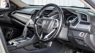 HONDA CIVIC, 1.8 EL ปี 2017 สีเทา โฉม FC-FK ปี16-21