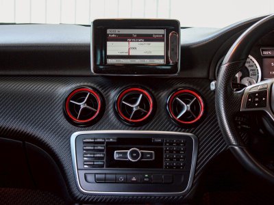 Benz A250 AMG Sport 2.0 W176 Sport Hatchback ปี 2013 โฉม ปี 12-19 สีขาว เครื่องยนต์ เบนซิน เกียร์ AUTO ไมล์ 174,377 km.