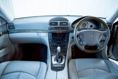 Benz E240 avangard w211 ปี 2004