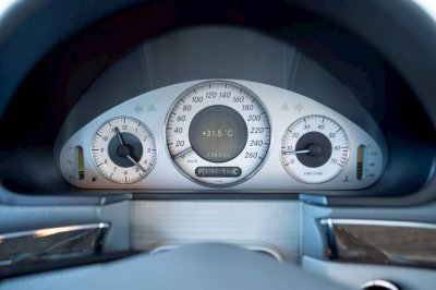 Benz E240 avangard w211 ปี 2004