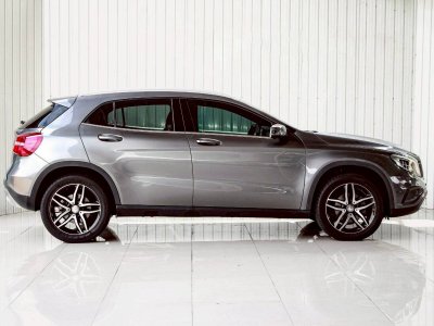 BENZ GLA-CLASS 200 ปี 2017 โฉม W156 ปี14-20 สีเทา เครื่องยนต์ เบนซิน เกียร์AUTO ไมล์ 116,496 km.