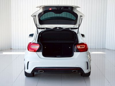 Benz A250 AMG Sport 2.0 W176 Sport Hatchback ปี 2013 โฉม ปี 12-19 สีขาว เครื่องยนต์ เบนซิน เกียร์ AUTO ไมล์ 174,377 km.