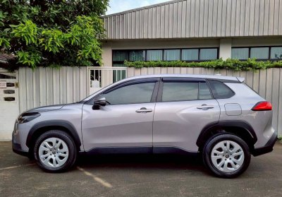 Toyota Corolla Cross 1.8 Sport ปี 2020 ไมล์ 95,365 km. เครื่อง เบนซิน เกียร์ Auto สีเทา