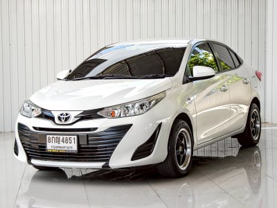 TOYOTA YARIS ATIV, 1.2 ENTRY ปี 2019 โฉม ปี17-22เกียร์ **Auto รถบ้านประหยัดน้ำมัน เบนซิน สีขาว ไมล์เพียง 84,662 km.