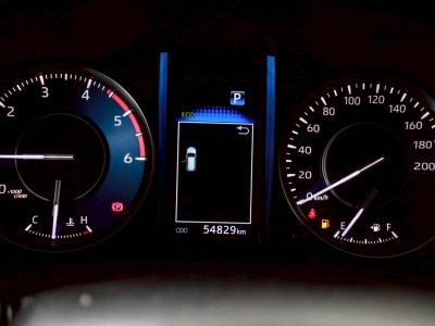 TOYOTA  FORTUNER, 2.4 V 4WD LEADER ปี 2022 โฉม ปี15-ปัจจุบัน เครื่องดีเซล เกียร์ Auto สีขาว 7 ที่นั่ง ไมล์แท้เพียง 54,829 km.