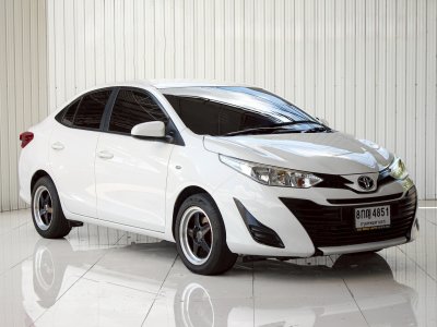 TOYOTA YARIS ATIV, 1.2 ENTRY ปี 2019 โฉม ปี17-22เกียร์ **Auto รถบ้านประหยัดน้ำมัน เบนซิน สีขาว ไมล์เพียง 84,662 km.