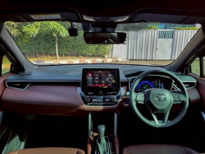 Toyota Corolla Cross 1.8 Hybrid Premium Safety ปี 2021 ไมล์ 70,xxx km. เครื่อง เบนซิน-ไฟฟ้า เกียร์ Auto สีดำ