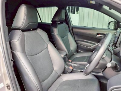 Toyota Corolla Cross 1.8 Sport ปี 2020 ไมล์ 95,365 km. เครื่อง เบนซิน เกียร์ Auto สีเทา