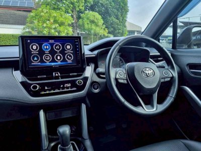 Toyota Corolla Cross 1.8 Sport ปี 2020 ไมล์ 95,365 km. เครื่อง เบนซิน เกียร์ Auto สีเทา
