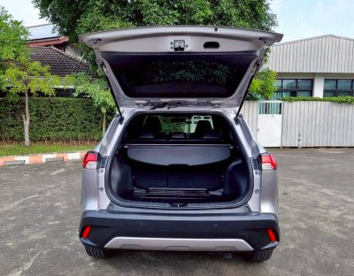 Toyota Corolla Cross 1.8 Sport ปี 2020 ไมล์ 95,365 km. เครื่อง เบนซิน เกียร์ Auto สีเทา