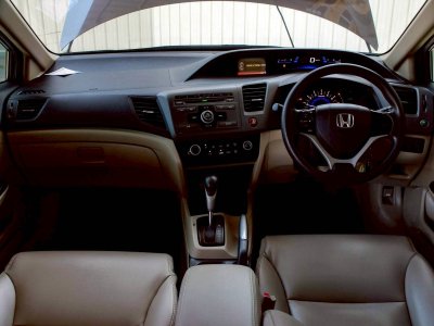 HONDA CIVIC, 1.8 S ปี 2014โฉม FB ปี12-16 เกียร์ Auto สีน้ำตาล รถบ้านมือเดียว เบนซิน ไมล์ 131,532 km. เจ้าของเดิมดูแลรักษาอย่างดี