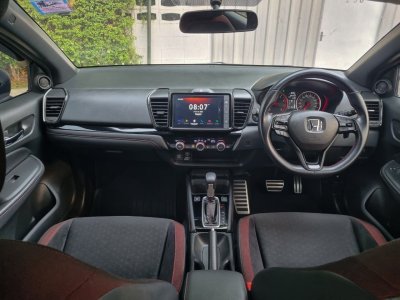 Honda City 1.0 Turbo RS Hatchback Top สุด ปี 2021 ไมล์ 93,xxx km. เครื่อง เบนซิน เกียร์ Auto สีแดง