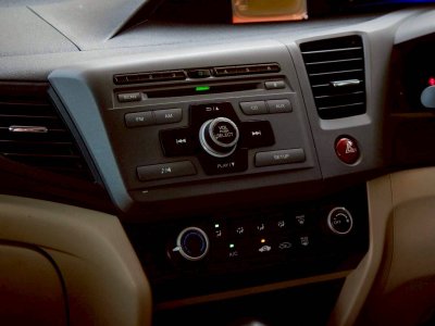 HONDA CIVIC, 1.8 S ปี 2014โฉม FB ปี12-16 เกียร์ Auto สีน้ำตาล รถบ้านมือเดียว เบนซิน ไมล์ 131,532 km. เจ้าของเดิมดูแลรักษาอย่างดี