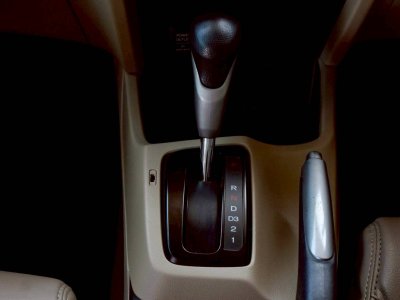 HONDA CIVIC, 1.8 S ปี 2014โฉม FB ปี12-16 เกียร์ Auto สีน้ำตาล รถบ้านมือเดียว เบนซิน ไมล์ 131,532 km. เจ้าของเดิมดูแลรักษาอย่างดี