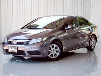 HONDA CIVIC, 1.8 S ปี 2014โฉม FB ปี12-16 เกียร์ Auto สีน้ำตาล รถบ้านมือเดียว เบนซิน ไมล์ 131,532 km. เจ้าของเดิมดูแลรักษาอย่างดี