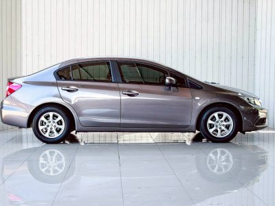 HONDA CIVIC, 1.8 S ปี 2014โฉม FB ปี12-16 เกียร์ Auto สีน้ำตาล รถบ้านมือเดียว เบนซิน ไมล์ 131,532 km. เจ้าของเดิมดูแลรักษาอย่างดี