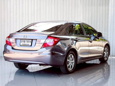 HONDA CIVIC, 1.8 S ปี 2014โฉม FB ปี12-16 เกียร์ Auto สีน้ำตาล รถบ้านมือเดียว เบนซิน ไมล์ 131,532 km. เจ้าของเดิมดูแลรักษาอย่างดี