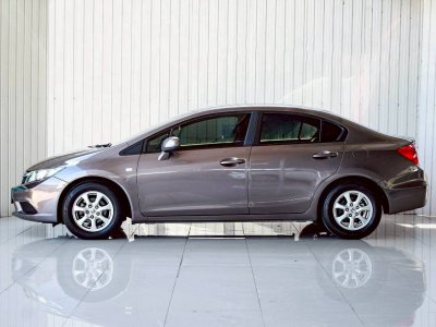 HONDA CIVIC, 1.8 S ปี 2014โฉม FB ปี12-16 เกียร์ Auto สีน้ำตาล รถบ้านมือเดียว เบนซิน ไมล์ 131,532 km. เจ้าของเดิมดูแลรักษาอย่างดี