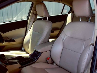 HONDA CIVIC, 1.8 S ปี 2014โฉม FB ปี12-16 เกียร์ Auto สีน้ำตาล รถบ้านมือเดียว เบนซิน ไมล์ 131,532 km. เจ้าของเดิมดูแลรักษาอย่างดี