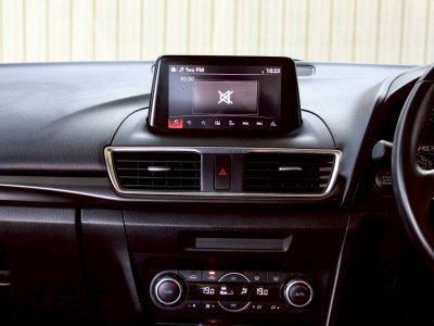 MAZDA3 (8803), 2.0 SP ปี 2018 โฉม ปี14-19 4Dr เบนซิน AUTO ไมล์แท้เพียง 134,551 km.