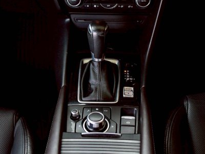 MAZDA3 (8803), 2.0 SP ปี 2018 โฉม ปี14-19 4Dr เบนซิน AUTO ไมล์แท้เพียง 134,551 km.