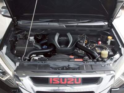 ISUZU MU-X, 3.0 4WD (DVD Navi) ปี 2017 (VAT) โฉม ปี13-20 เกียร์ AUTO สีดำ ดีเซล ไมล์เพียง 175,634 km.