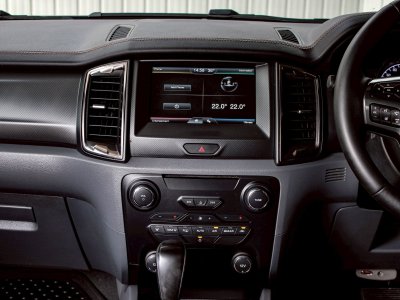 FORD RANGER, 2.2 WILDTRAK ปี 2015 โฉม HI-RIDER DOUBLE CAB ไมเนอร์เช้น สีเทา เกียร์ Auto เครื่องยนต์ ดีเซล ไมล์แท้ 275,xxx