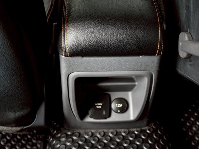 FORD RANGER, 2.2 WILDTRAK ปี 2015 โฉม HI-RIDER DOUBLE CAB ไมเนอร์เช้น สีเทา เกียร์ Auto เครื่องยนต์ ดีเซล ไมล์แท้ 275,xxx