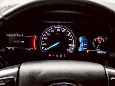 FORD EVEREST, 2.0 BI-TURBO 4WD TITANIUM PLUS ปี 2019 (VAT) โฉม ปี15-22 เกียร์ AUTO ดีเซล สีแดง รถบ้านพร้อมใช้งาน ไมล์เพียง 202,395 km.