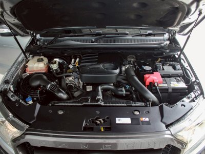 FORD RANGER, 2.2 WILDTRAK ปี 2015 โฉม HI-RIDER DOUBLE CAB ไมเนอร์เช้น สีเทา เกียร์ Auto เครื่องยนต์ ดีเซล ไมล์แท้ 275,xxx