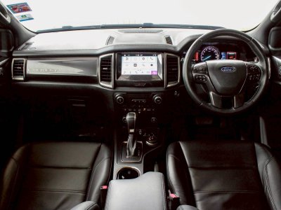 FORD EVEREST, 2.0 BI-TURBO 4WD TITANIUM PLUS ปี 2019 (VAT) โฉม ปี15-22 เกียร์ AUTO ดีเซล สีแดง รถบ้านพร้อมใช้งาน ไมล์เพียง 202,395 km.