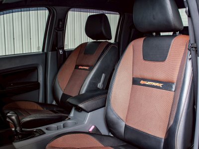 FORD RANGER, 2.2 WILDTRAK ปี 2015 โฉม HI-RIDER DOUBLE CAB ไมเนอร์เช้น สีเทา เกียร์ Auto เครื่องยนต์ ดีเซล ไมล์แท้ 275,xxx