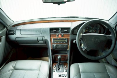 Benz C220 W202 Elegance ปี 1995