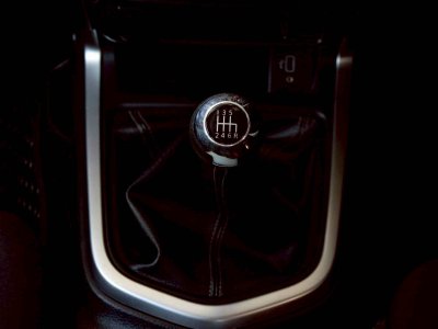 NISSAN NAVARA,NP300 2.5 EL KING CAB CALIBRE ปี 2020 (VAT.) โฉม CALIBRE KING CAB เกียร์ ธรรมดา ดีเซล สี แดง ไมล์เพียง 63,285 km.