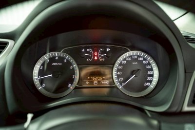 NISSAN PULSAR, 1.8 V ปี 2013 สีเทา โฉม ปี12-ปัจจุบัน