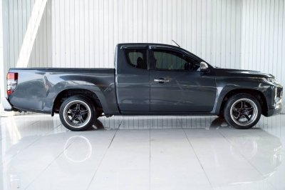 MITSUBISHI TRITON 18-23, 2.5 GLX ปี 2022 สีเทา MT โฉม MEGA CAB