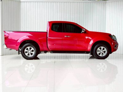NISSAN NAVARA,NP300 2.5 EL KING CAB CALIBRE ปี 2020 (VAT.) โฉม CALIBRE KING CAB เกียร์ ธรรมดา ดีเซล สี แดง ไมล์เพียง 63,285 km.