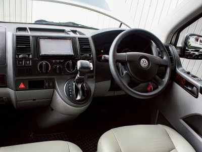 VOLKSWAGEN CARAVELLE, 3.2 V6 ปี 2008 โฉม ปี06-ปัจจุบัน เกียร์ Auto ทิปโทรนิค เดินหน้า 6 speed สีเทา เครื่องยนต์ เบนซิน ไมล์ 262,205 km