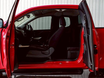 NISSAN NAVARA,NP300 2.5 EL KING CAB CALIBRE ปี 2020 (VAT.) โฉม CALIBRE KING CAB เกียร์ ธรรมดา ดีเซล สี แดง ไมล์เพียง 63,285 km.
