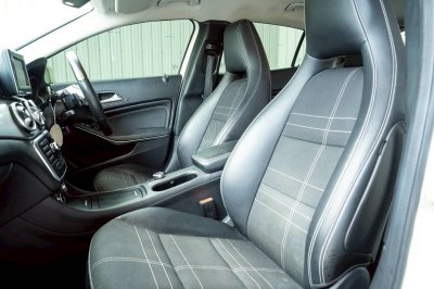 BENZ GLA-CLASS, 200 ปี 2015 สีขาวโฉม W156 ปี14-20