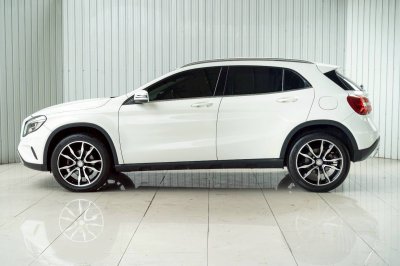 BENZ GLA-CLASS, 200 ปี 2015 สีขาวโฉม W156 ปี14-20
