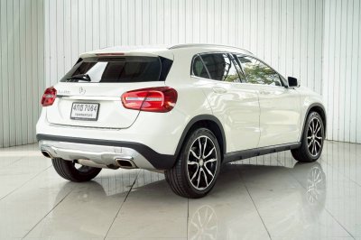 BENZ GLA-CLASS, 200 ปี 2015 สีขาวโฉม W156 ปี14-20