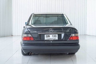 Benz E220 W124 Code C ปี 1996 ราคาเพียง 239,000 บาท เท่านั้น! ไม่รวมป้ายทะเบียนมงคล ฌพ 133 กทม