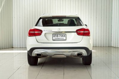 BENZ GLA-CLASS, 200 ปี 2015 สีขาวโฉม W156 ปี14-20
