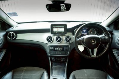 BENZ GLA-CLASS, 200 ปี 2015 สีขาวโฉม W156 ปี14-20