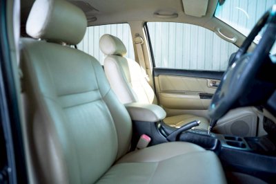 TOYOTA FORTUNER, 2.5 V ปี 2014 สีดำ เกียร์ A/T ดีเซล โฉม ปี11-15 รถ Vat